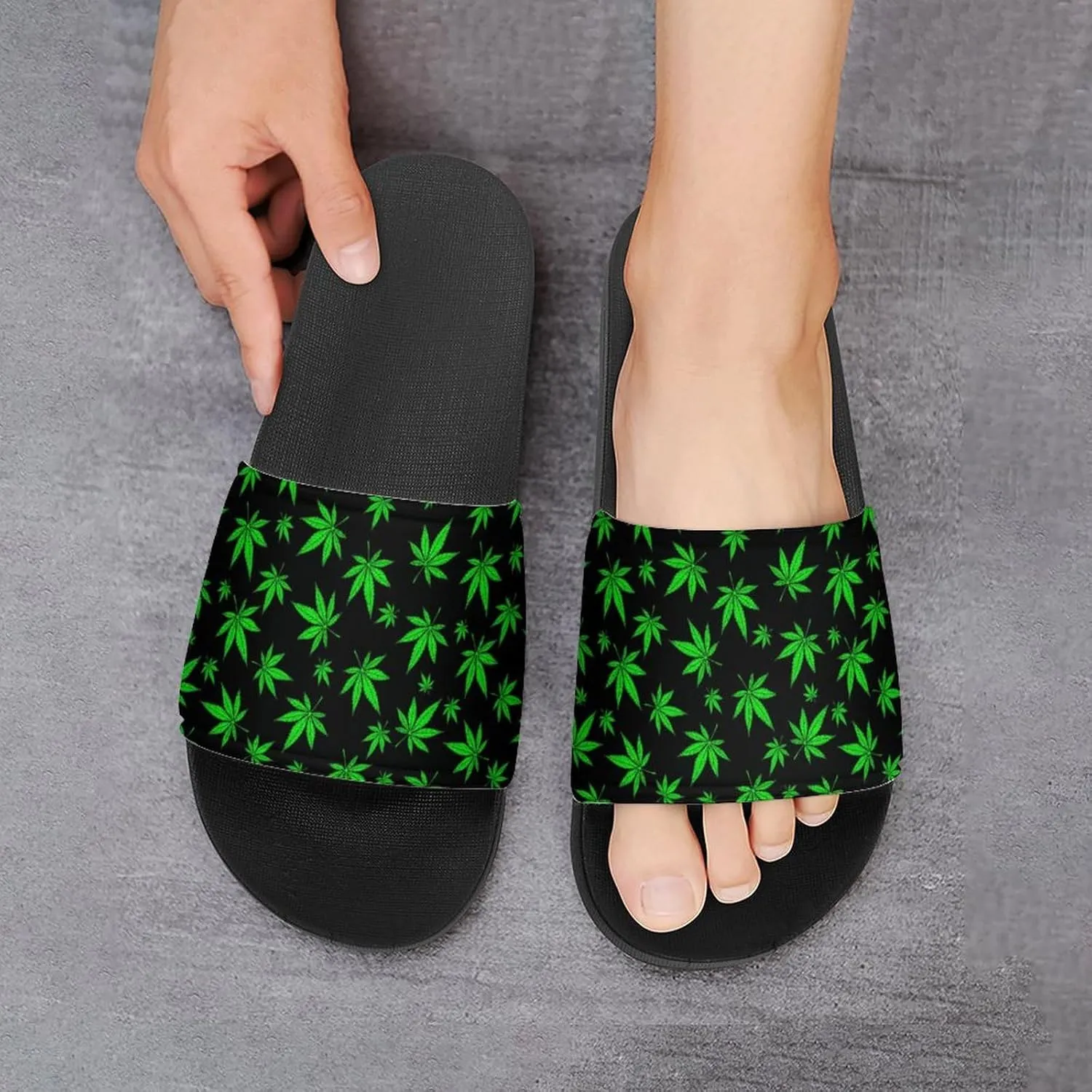 Cannabis Leaf PVC Home Slippers Man Womens Non Slip Bath Open Toe Shoes Lightweight Indoor Sandals Beach Slides