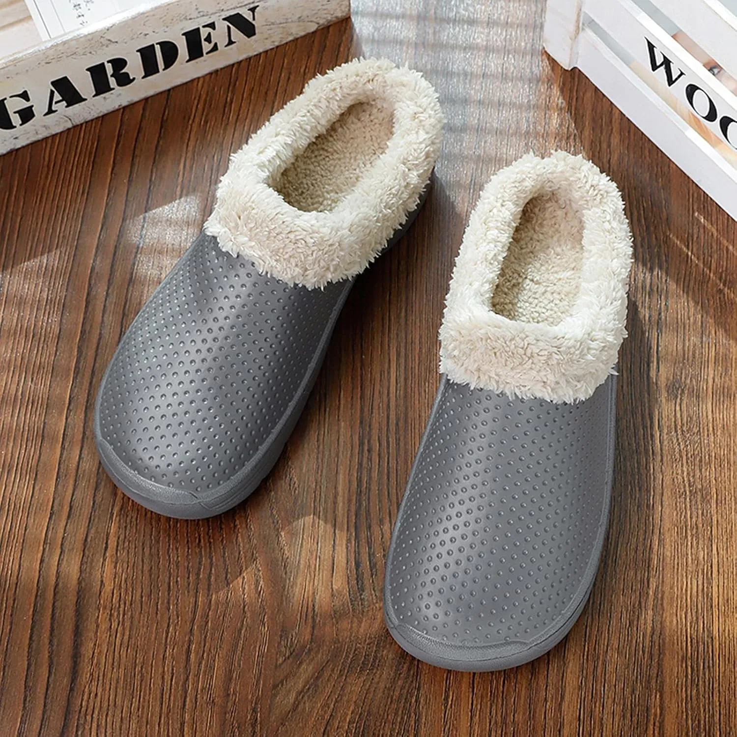 Men’s Lined Clogs Women’s Winter Fuzzy Slippers Waterproof Fur Lined Clogs Slip On Room Shoes Non-Slip Garden Shoes
