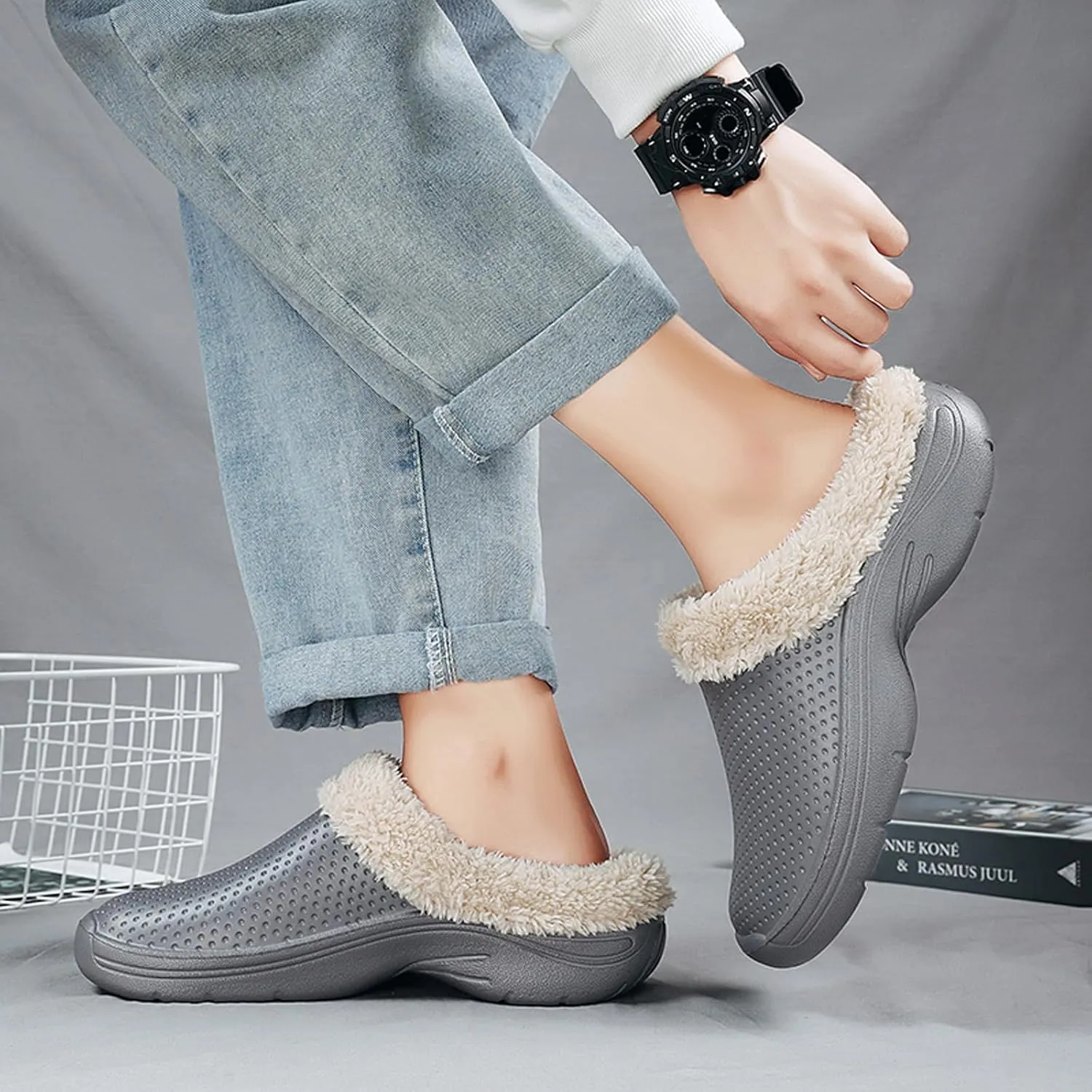 Men’s Lined Clogs Women’s Winter Fuzzy Slippers Waterproof Fur Lined Clogs Slip On Room Shoes Non-Slip Garden Shoes