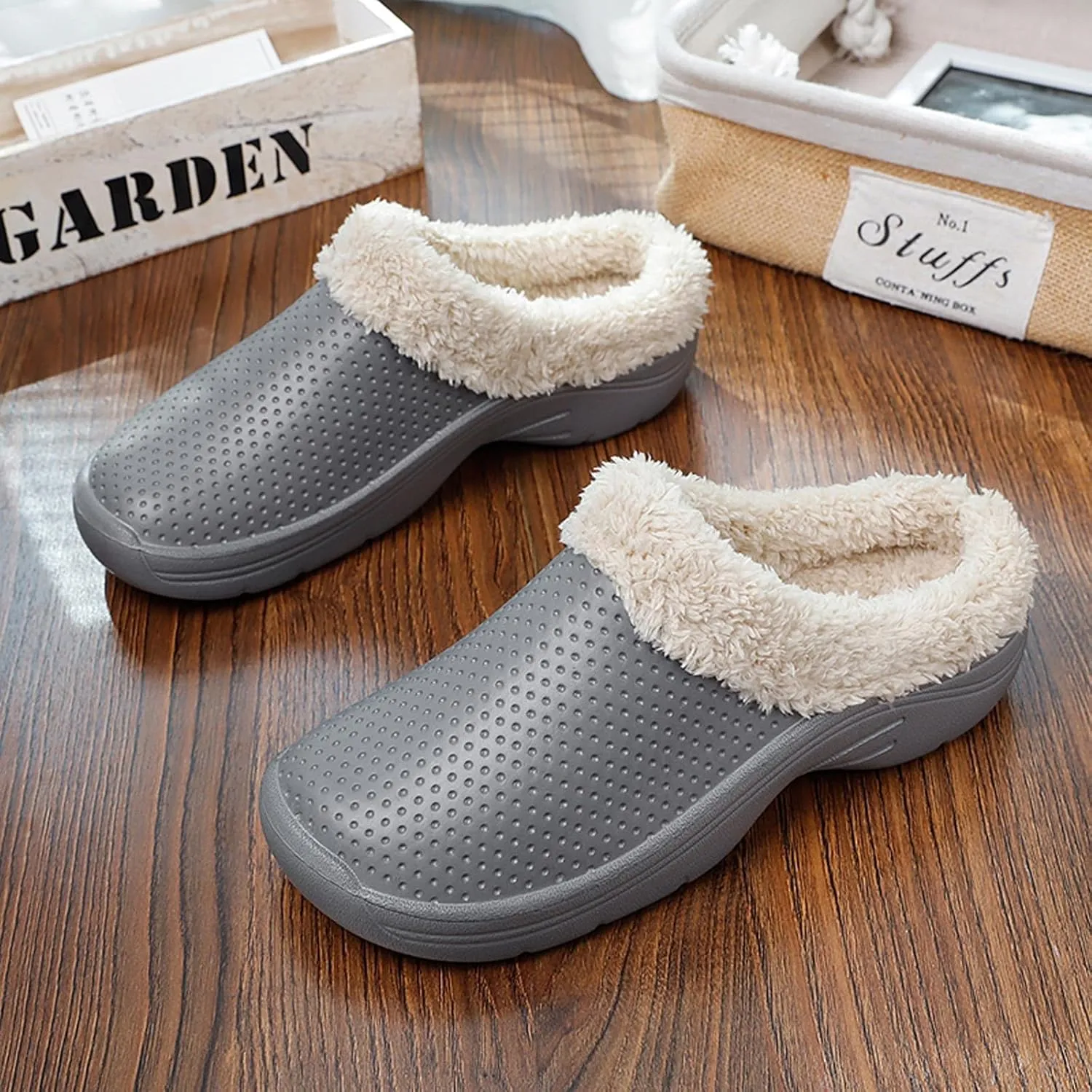 Men’s Lined Clogs Women’s Winter Fuzzy Slippers Waterproof Fur Lined Clogs Slip On Room Shoes Non-Slip Garden Shoes