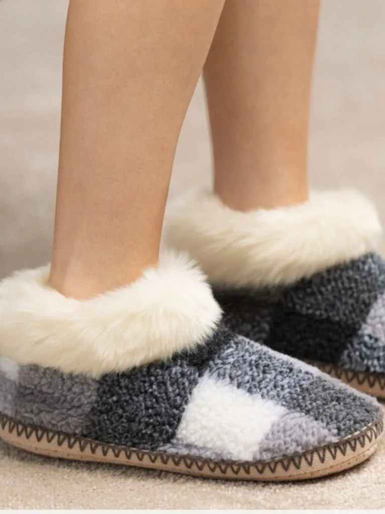 Print Fur Slippers - Black   White Buffalo Check