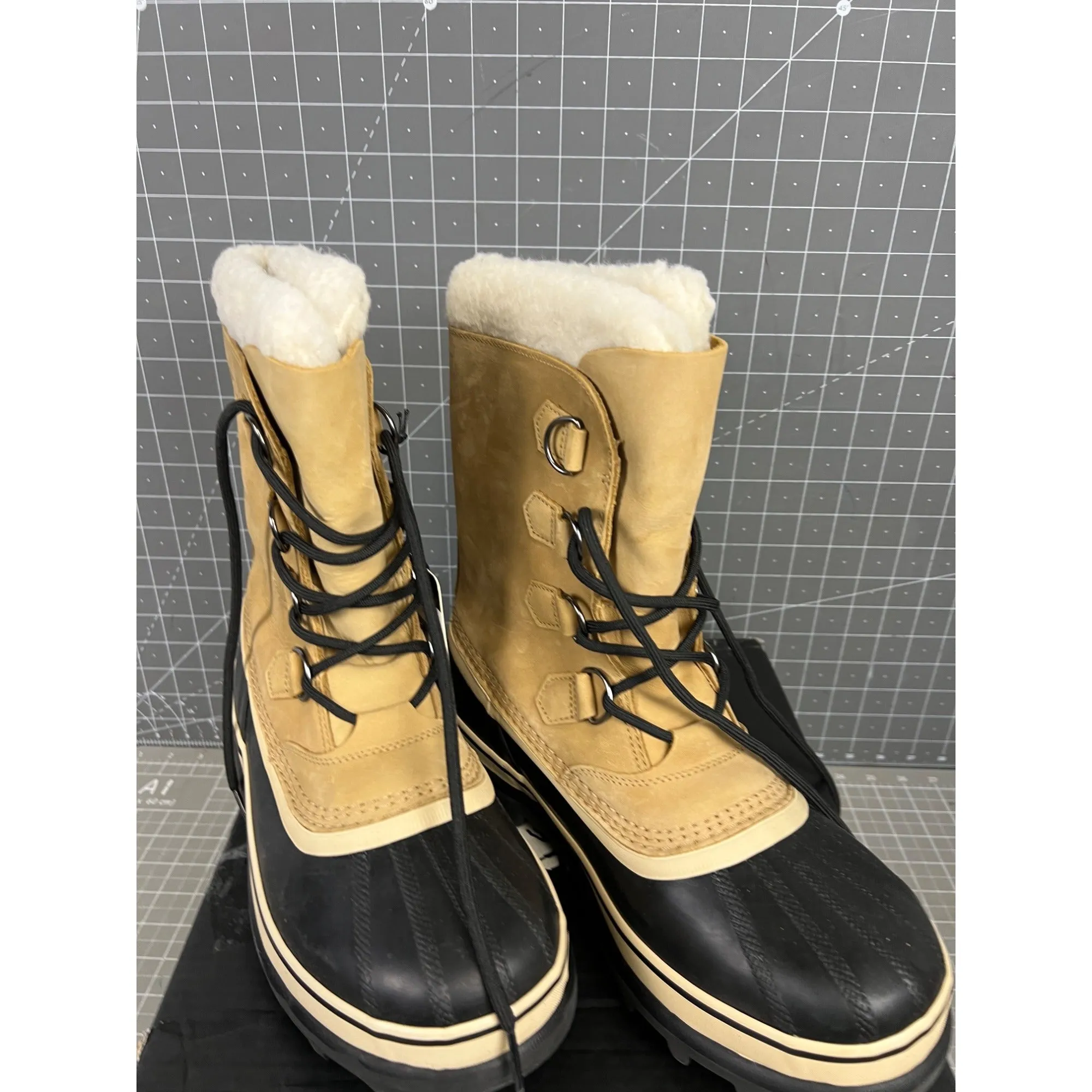 SOREL Caribou Women's Cold Weather Boots Buff Sz. 10  Leather NEW Waterproof