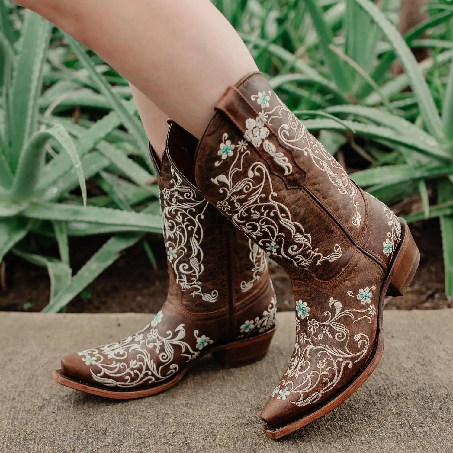 Soto Boots Women's Dahlia Vintage Flower Embroidery Cowgirl Boots, Geniune Leather Handcrafted Boots M50042 Brown