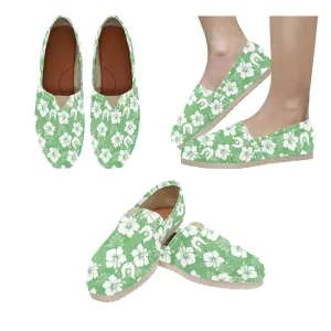 White Hibiscus and Dhari (Green) on Men's Classic Canvas Slip-On Shoes