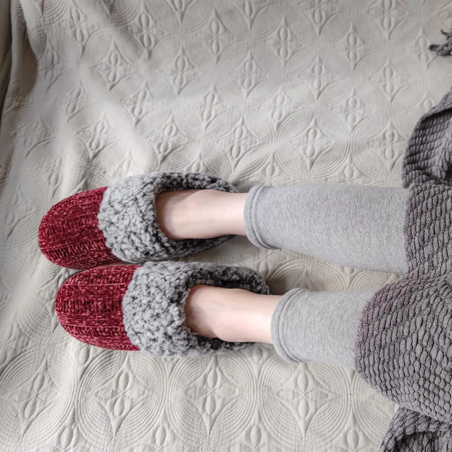 Women's House Slippers Memory Foam Fuzzy Slip on Slide Slippers Ladies Soft Bedroom Shoes for Indoor & Outdoor